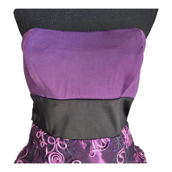 Le Chateau Strapless Purple and Black Dress With Ribbins And Sequins Size Med - Picture 3 of 7